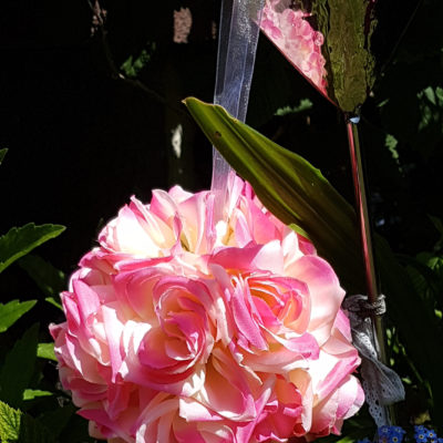 Boule fleurs artificielles rose